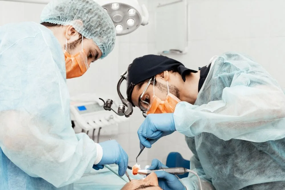 Dientes apiñados en Quito: guía completa sobre causas y salud dental