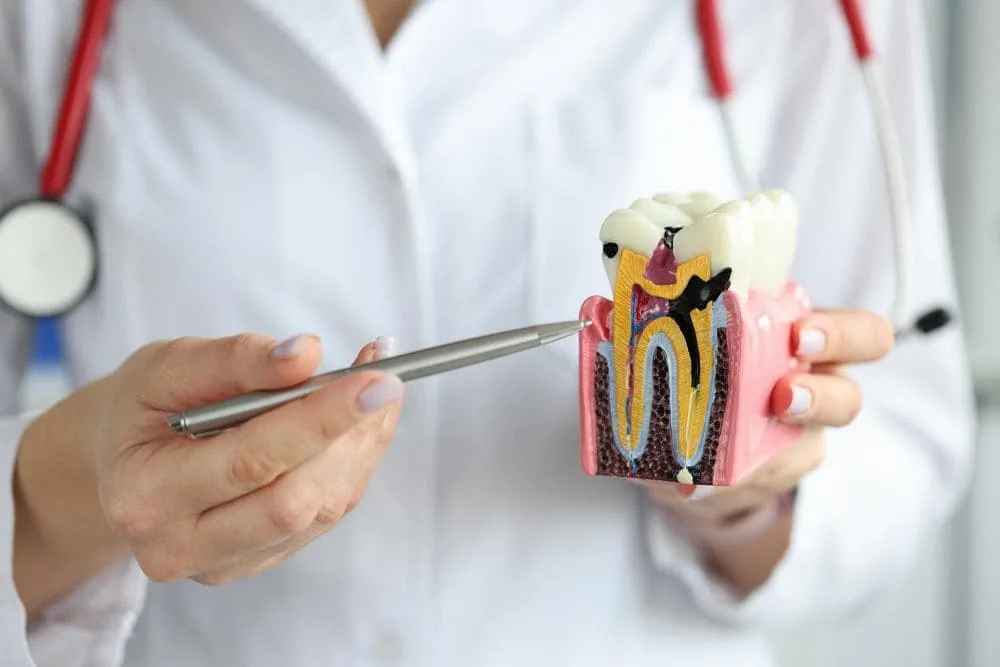 ¿Qué médico trata los dientes apiñados?